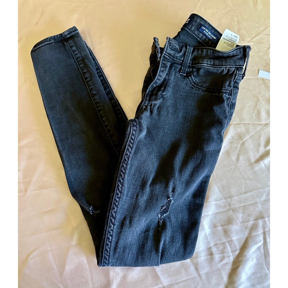 Hollister Jeans Low Rise Super Skinny Distressed Black Denim size 3 GUC